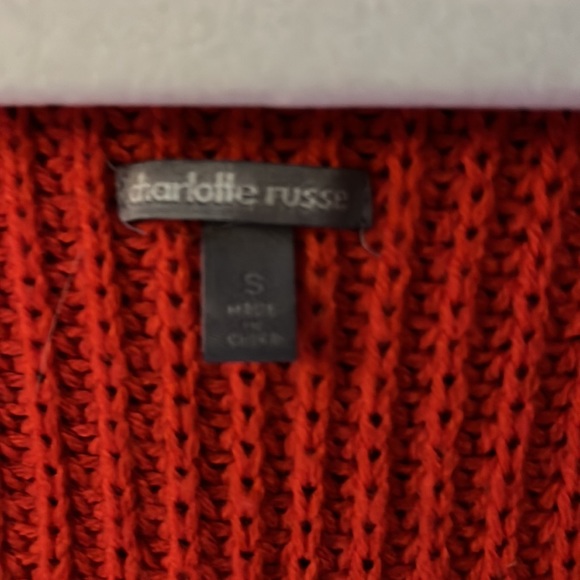 Bright red v-neck sweater - Picture 3 of 3